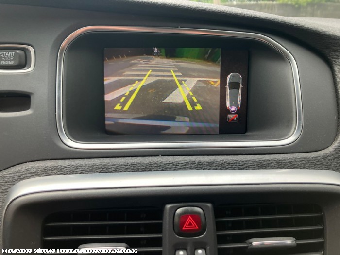 Volvo V40 2.0 T4 MOMENTUM  2018/2019